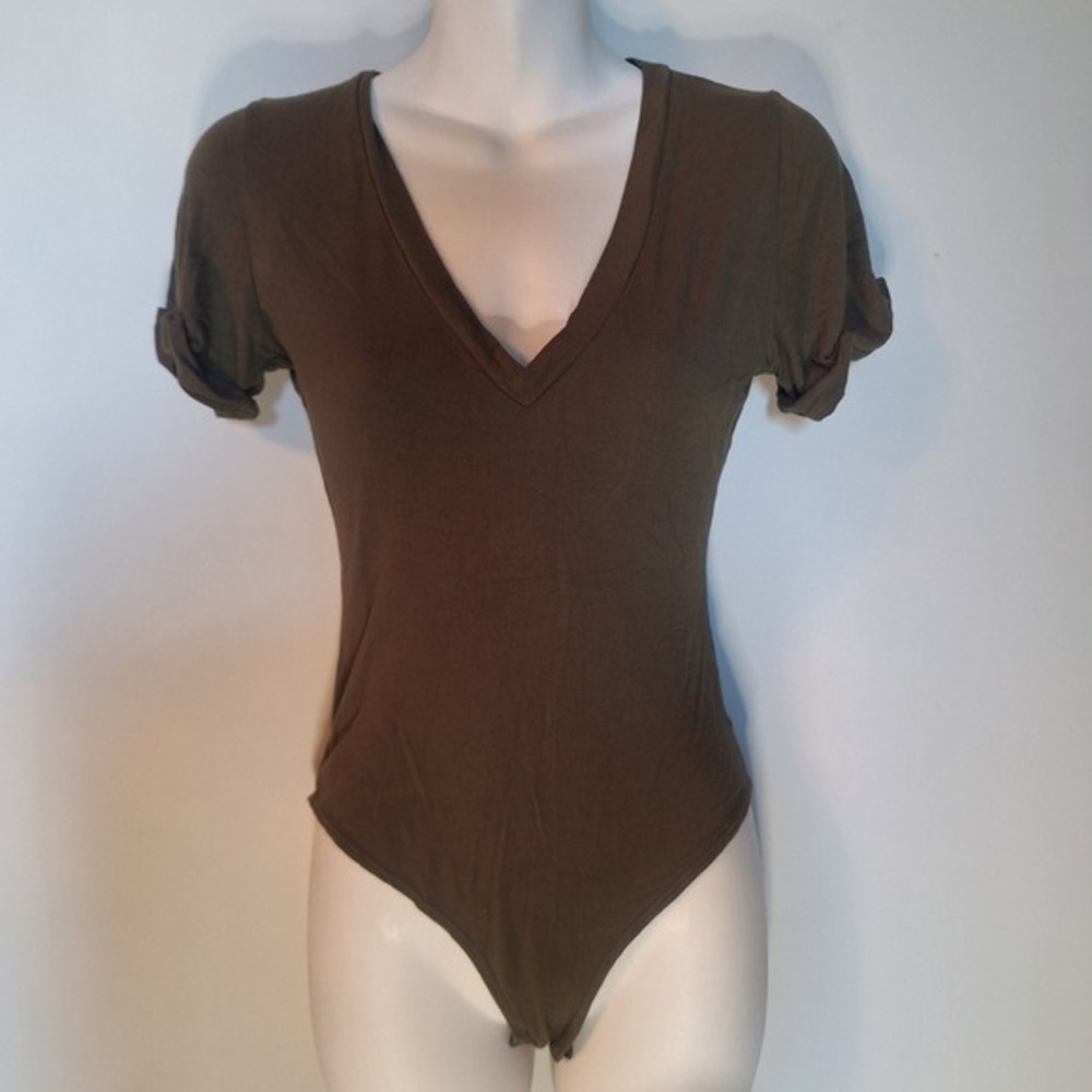 Fashion Nova Olive Green Deep V-Neck Short‎ Sleeve Bodysuit Size Small